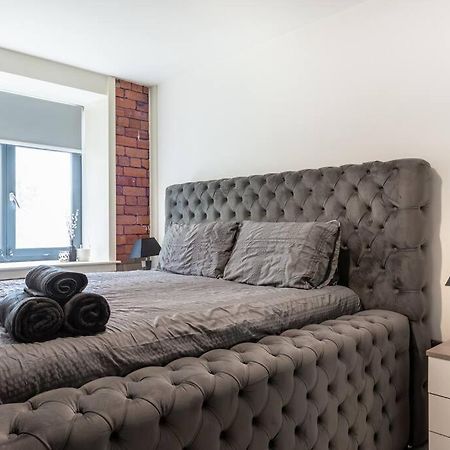 2 Bed Apartment With Pool Table ブラッドフォード エクステリア 写真