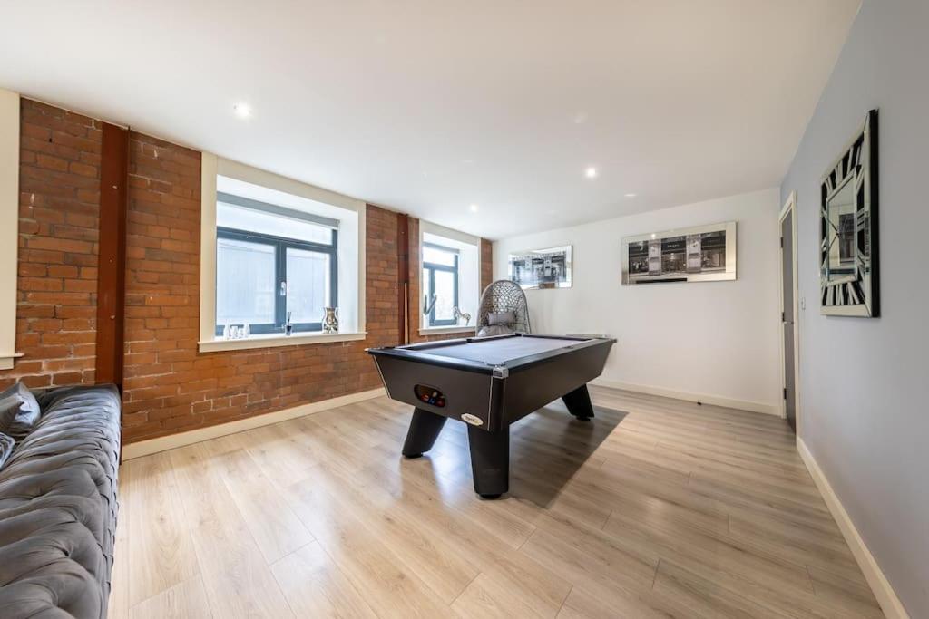 2 Bed Apartment With Pool Table ブラッドフォード エクステリア 写真
