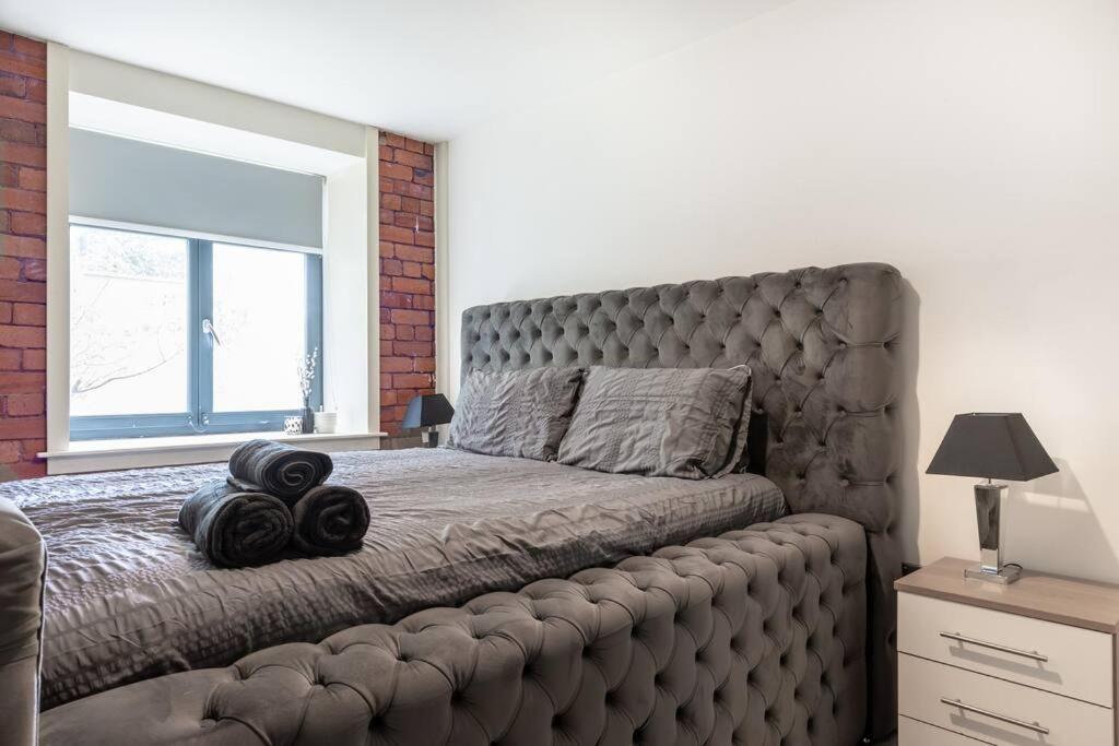 2 Bed Apartment With Pool Table ブラッドフォード エクステリア 写真
