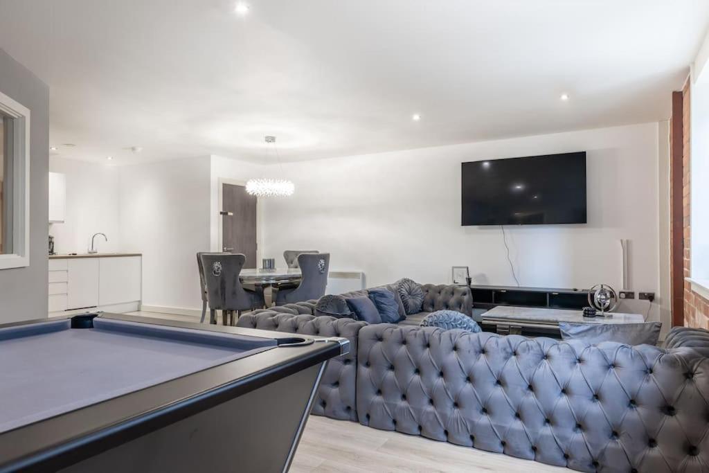 2 Bed Apartment With Pool Table ブラッドフォード エクステリア 写真