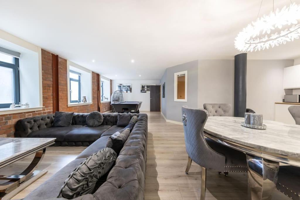 2 Bed Apartment With Pool Table ブラッドフォード エクステリア 写真