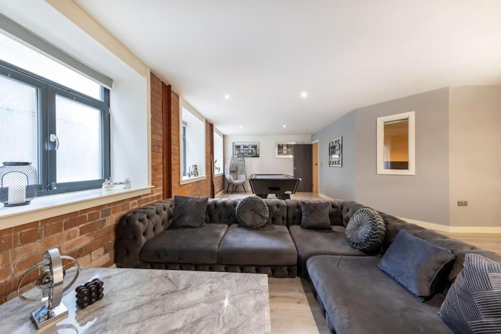 2 Bed Apartment With Pool Table ブラッドフォード エクステリア 写真
